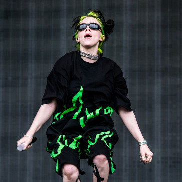 Billie Eilish Costume - Billie Eilish Concert Black Oversize Shirt Green Fire Print Short Sleeve T-Shirt and Shorts Billie Eilish Cosplay